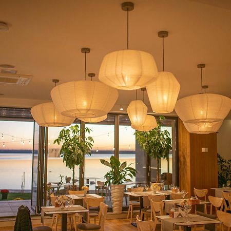 ホテル Poeme Mamaia Retreat エクステリア 写真