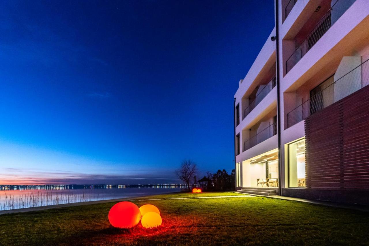 ホテル Poeme Mamaia Retreat エクステリア 写真