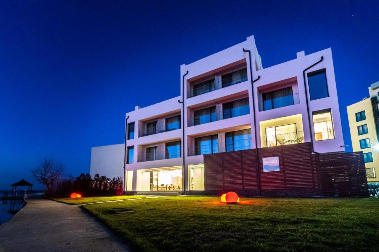 ホテル Poeme Mamaia Retreat エクステリア 写真