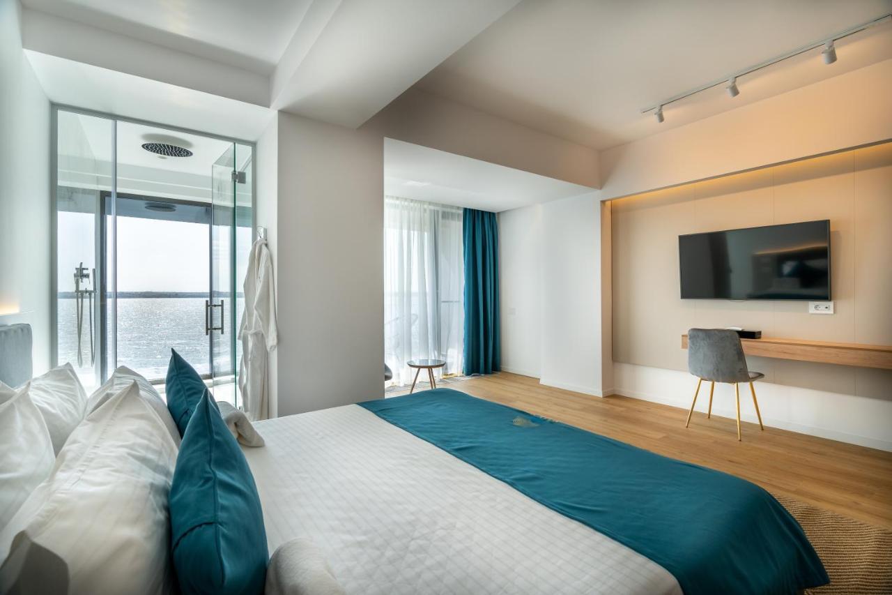 ホテル Poeme Mamaia Retreat エクステリア 写真