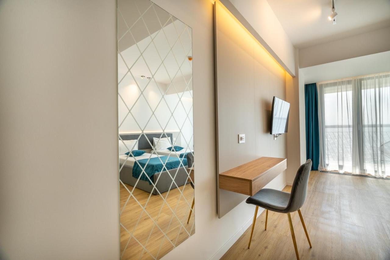 ホテル Poeme Mamaia Retreat エクステリア 写真