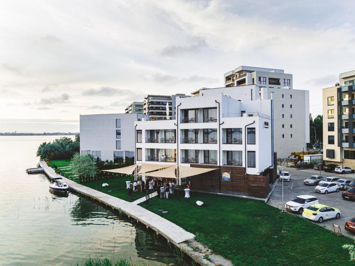 ホテル Poeme Mamaia Retreat エクステリア 写真
