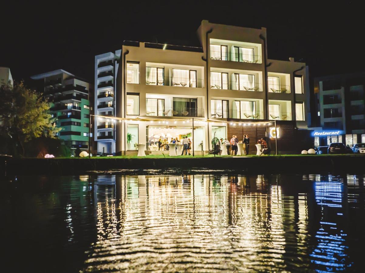 ホテル Poeme Mamaia Retreat エクステリア 写真