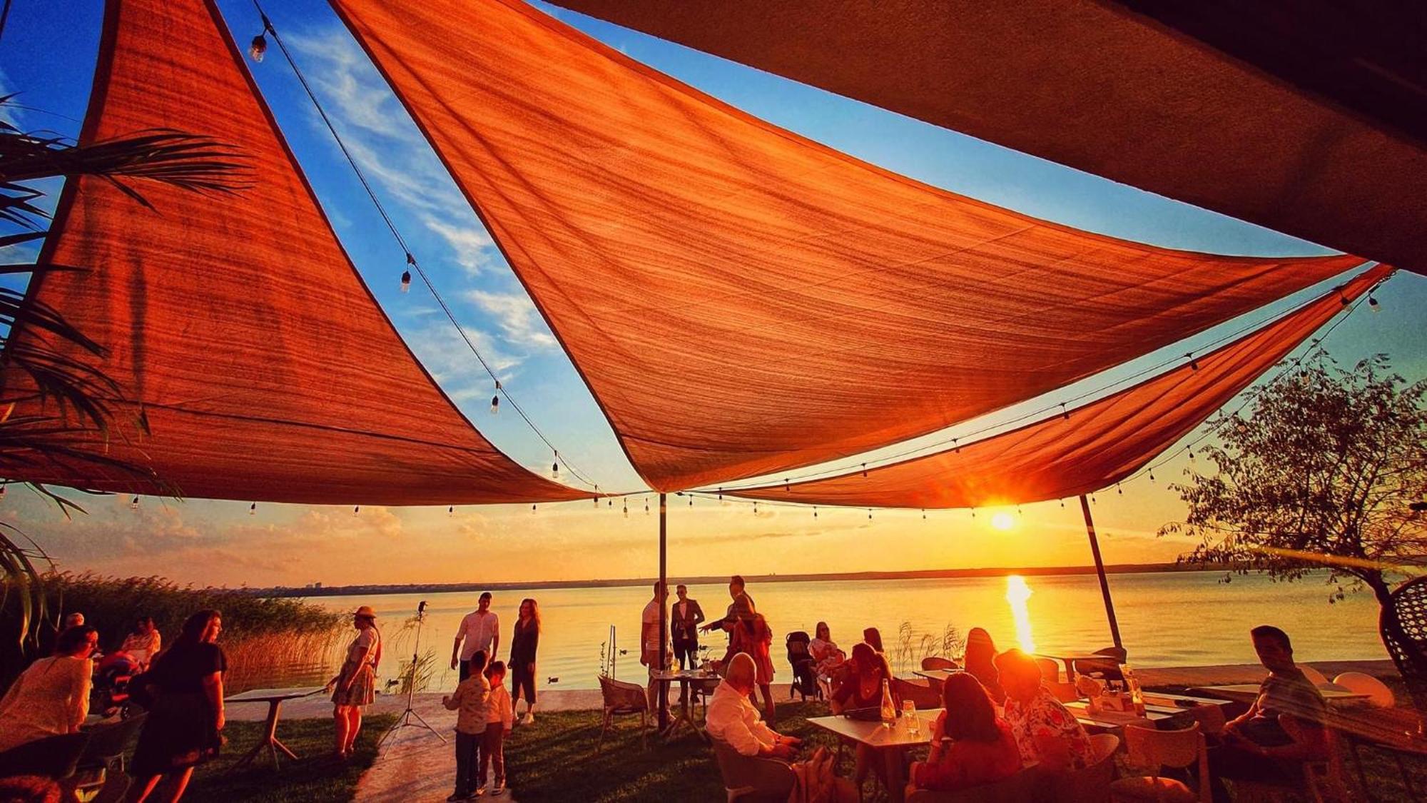ホテル Poeme Mamaia Retreat エクステリア 写真