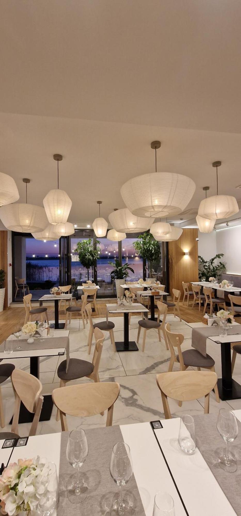 ホテル Poeme Mamaia Retreat エクステリア 写真